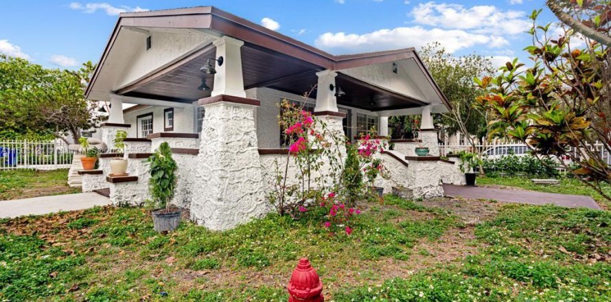 Casa en Miami, Florida 3 dormitorios, 110.74 m2 № 1945049