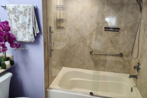 Снять в аренду кондоминиум в Халландейл-Бич, Флорида 2 спальни, 124.77м2, № 1979631 - фото 26