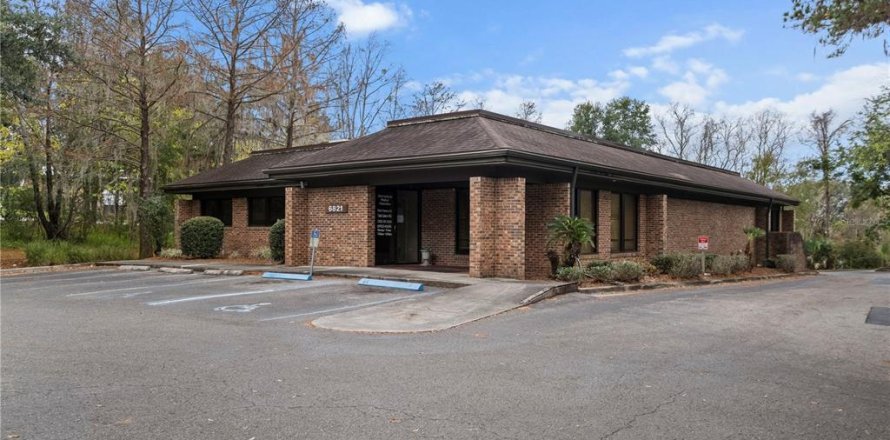 Commercial property in Gainesville, Florida 466.65 sq.m. № 1893925