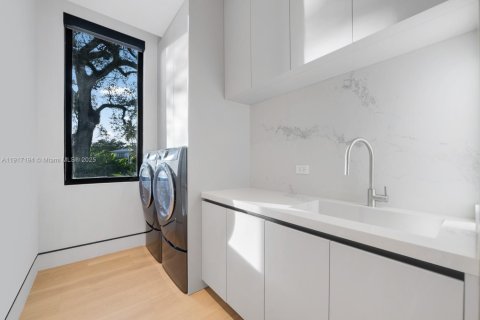 Купить виллу или дом в Саут-Майами, Флорида 3 спальни, 337.7м2, № 1972628 - фото 27