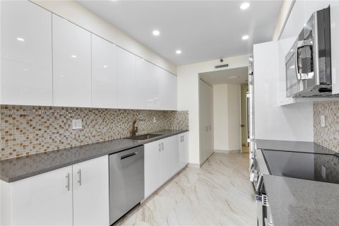 Condo in Aventura, Florida, 2 bedrooms  № 2047866 - photo 14