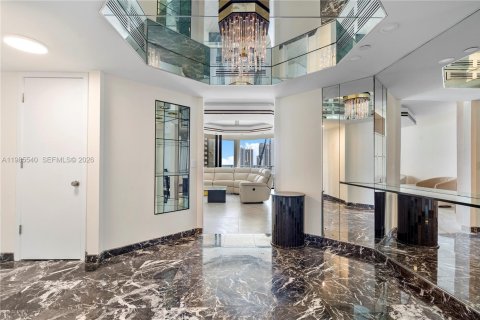 Condo in Aventura, Florida, 2 bedrooms  № 2047866 - photo 8