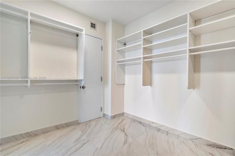 Condo in Aventura, Florida, 2 bedrooms  № 2047866 - photo 17