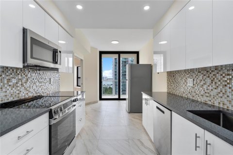 Condo in Aventura, Florida, 2 bedrooms  № 2047866 - photo 16