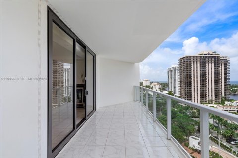 Condo in Aventura, Florida, 2 bedrooms  № 2047866 - photo 29