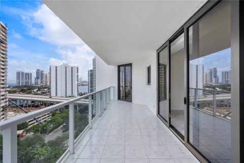Condo in Aventura, Florida, 2 bedrooms  № 2047866 - photo 28