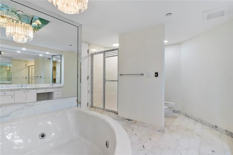Condo in Aventura, Florida, 2 bedrooms  № 2047866 - photo 23