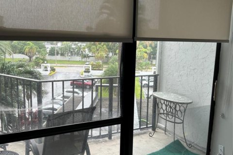 Condo in Hallandale Beach, Florida, 1 bedroom  № 2085924 - photo 7