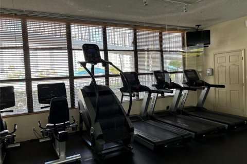 Condo in Hallandale Beach, Florida, 1 bedroom  № 2085924 - photo 17
