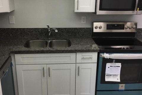 Condo in Hallandale Beach, Florida, 1 bedroom  № 2085924 - photo 12
