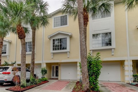 Townhouse in Oldsmar, Florida 3 bedrooms, 170.38 sq.m. № 1803314 - photo 1