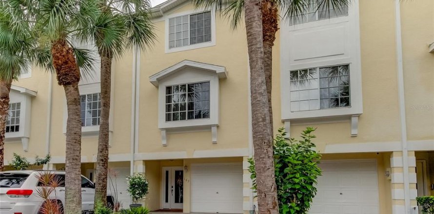 Townhouse in Oldsmar, Florida 3 bedrooms, 170.38 sq.m. № 1803314