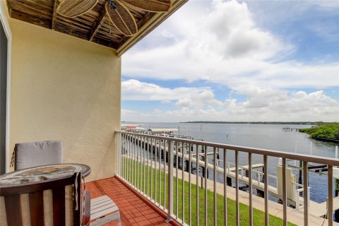 Townhouse in Oldsmar, Florida 3 bedrooms, 170.38 sq.m. № 1803314 - photo 6