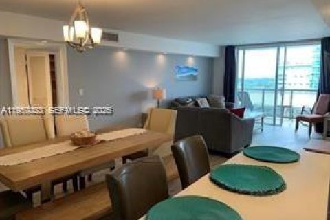 Copropriété à vendre à Miami Beach, Floride: 2 chambres, 119.84 m2 № 2153057 - photo 5