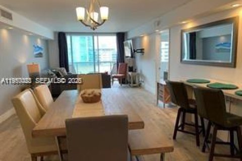 Copropriété à vendre à Miami Beach, Floride: 2 chambres, 119.84 m2 № 2153057 - photo 3