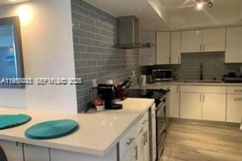 Copropriété à vendre à Miami Beach, Floride: 2 chambres, 119.84 m2 № 2153057 - photo 4