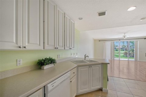 Townhouse in Sarasota, Florida 3 bedrooms, 155.33 sq.m. № 1680791 - photo 17