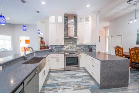 House in Merrit Island, Florida 4 bedrooms, 229.1 sq.m. № 2206443 - photo 12