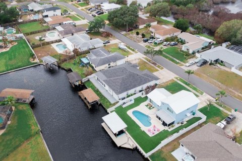 House in Merrit Island, Florida 4 bedrooms, 229.1 sq.m. № 2206443 - photo 6