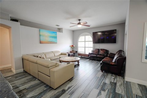House in Merrit Island, Florida 4 bedrooms, 229.1 sq.m. № 2206443 - photo 10