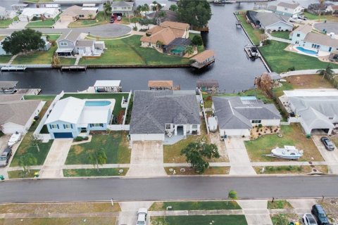 House in Merrit Island, Florida 4 bedrooms, 229.1 sq.m. № 2206443 - photo 4