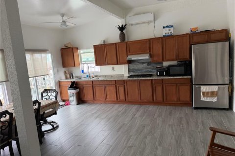 House in Merrit Island, Florida 4 bedrooms, 229.1 sq.m. № 2206443 - photo 22