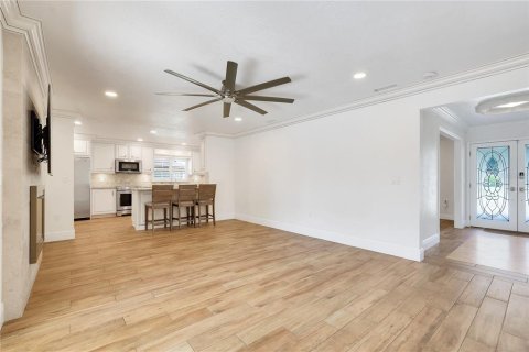 Casa en venta en Orlando, Florida, 4 dormitorios, 193.33 m2 № 2431058 - foto 9