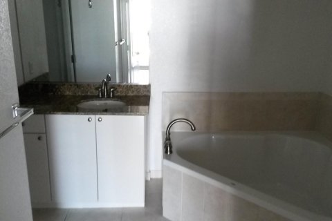 Снять в аренду кондоминиум в Холливуд, Флорида 3 комнаты, 96.25м2, № 2180018 - фото 5