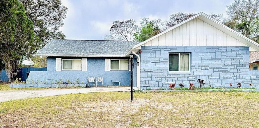 House in Orlando, Florida 3 bedrooms, 120.68 sq.m. № 1895111