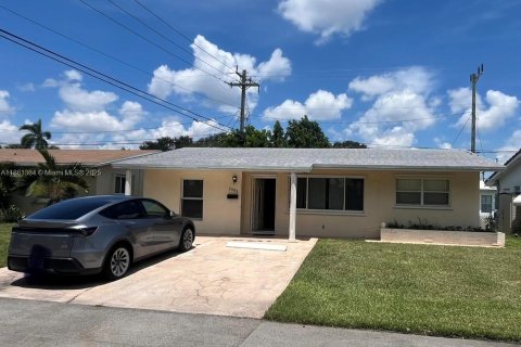House in Tamarac, Florida 3 bedrooms, 117.24 sq.m. № 1890261 - photo 2