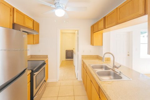 House in Tamarac, Florida 3 bedrooms, 117.24 sq.m. № 1890261 - photo 9