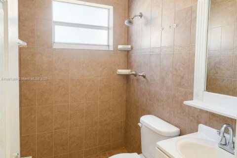 House in Tamarac, Florida 3 bedrooms, 117.24 sq.m. № 1890261 - photo 11