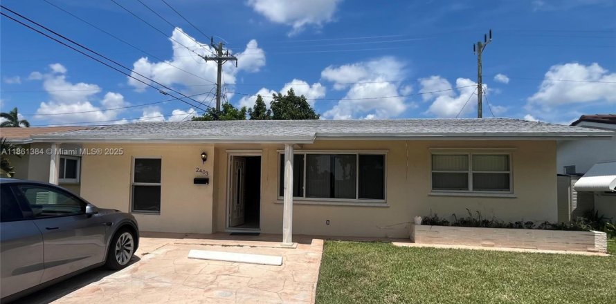 House in Tamarac, Florida 3 bedrooms, 117.24 sq.m. № 1890261