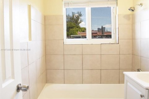 Apartamento en alquiler en Miami, Florida, 1 dormitorio, 41.81 m2 № 1925473 - foto 5