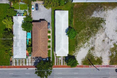 Apartamento en alquiler en Miami, Florida, 1 dormitorio, 41.81 m2 № 1925473 - foto 28