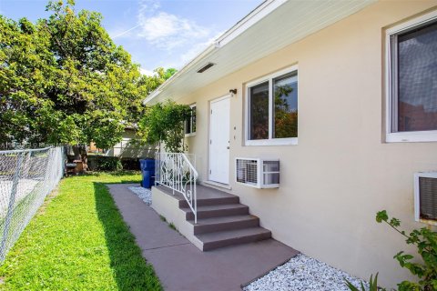 Apartamento en alquiler en Miami, Florida, 1 dormitorio, 41.81 m2 № 1925473 - foto 1