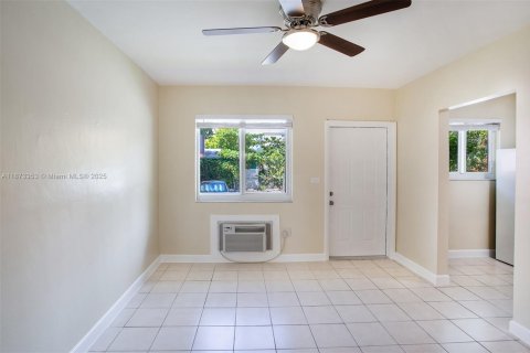Apartamento en alquiler en Miami, Florida, 1 dormitorio, 41.81 m2 № 1925473 - foto 2