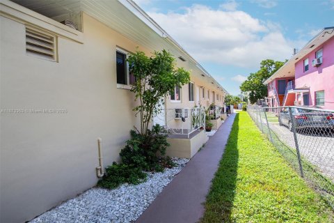 Apartamento en alquiler en Miami, Florida, 1 dormitorio, 41.81 m2 № 1925473 - foto 6