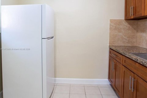 Apartamento en alquiler en Miami, Florida, 1 dormitorio, 41.81 m2 № 1925473 - foto 13