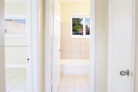 Apartamento en alquiler en Miami, Florida, 1 dormitorio, 41.81 m2 № 1925473 - foto 14