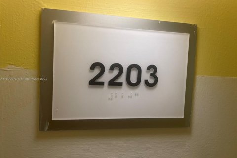 Купить кондоминиум в Майами, Флорида 1 спальня, 73.39м2, № 2060750 - фото 3