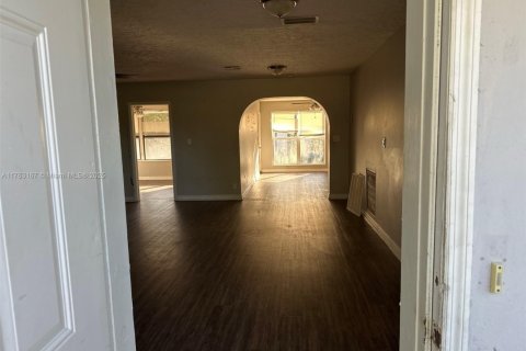 Casa en venta en Lake Park, Florida, 4 dormitorios, 159.98 m2 № 1571298 - foto 2