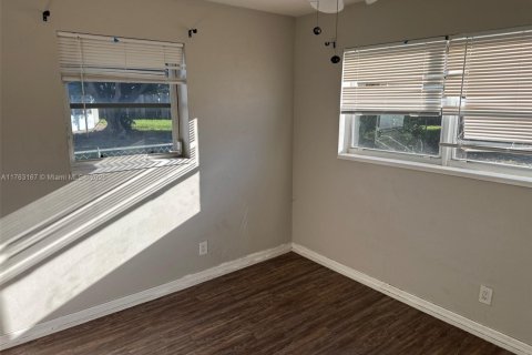 Casa en venta en Lake Park, Florida, 4 dormitorios, 159.98 m2 № 1571298 - foto 11