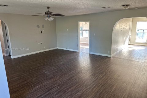 Casa en venta en Lake Park, Florida, 4 dormitorios, 159.98 m2 № 1571298 - foto 4