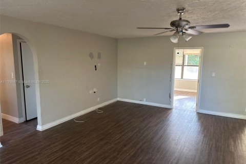Casa en venta en Lake Park, Florida, 4 dormitorios, 159.98 m2 № 1571298 - foto 8