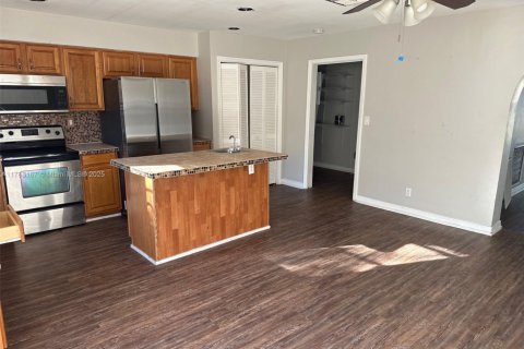 Casa en venta en Lake Park, Florida, 4 dormitorios, 159.98 m2 № 1571298 - foto 10