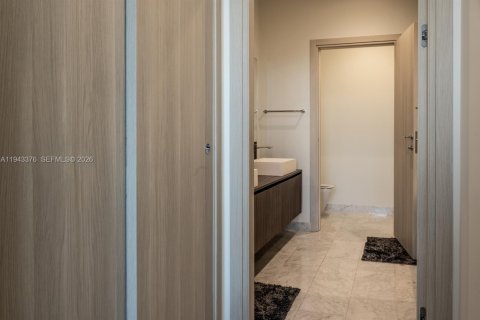 Copropriété à louer à Miami, Floride: 1 chambre, 76.18 m2 № 1999641 - photo 25