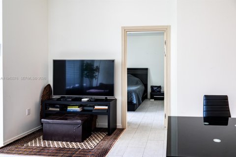 Copropriété à louer à Miami, Floride: 1 chambre, 76.18 m2 № 1999641 - photo 18
