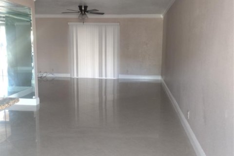 Copropriété à louer à Lauderhill, Floride: 2 chambres, 86.12 m2 № 1221649 - photo 1