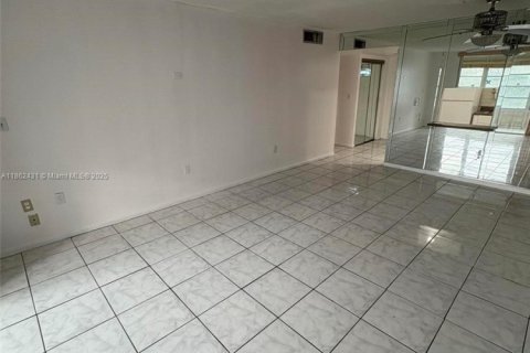Condominio en venta en Sunrise, Florida, 1 dormitorio, 59.46 m2 № 1893276 - foto 18